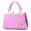 Borsa a mano bordeaux da donna con elegante motivo a rombi e fiocco metallico oro - Viola