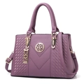 Sac à main en cuir grainé violet avec garnitures dorées et motif de couture en V - Violet