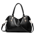 Schwarze Handtasche aus Leder mit goldener Hardware und verstellbarem Schultergurt Damen - Schwarz (Keine Ölkante)