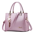 Elegante borsa a mano in ecopelle lavanda con finiture dorate e dettaglio nappa - Rosa