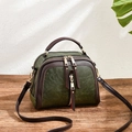 Bolso bandolera retro verde oliva con ribete marrón y acabado en piel sintética texturizada - Verde Militar