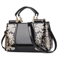 Bolso de piel charol negra brillante con bordado floral de lentejuelas y metal oro - Brillante Regular / Negro