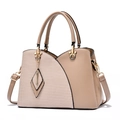 Borsa a mano beige in similpelle con motivo a quadri marroni e ciondolo in metallo oro - Cachi