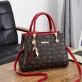 Borsa tote monogramma marrone con manici rossi e ciondolo a gatto in ufficio - Rosso