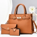 Caramelbraunes 3-teiliges Taschen-Set mit Shopper, Etui und Kartenhalter aus Leder - Erdgelb