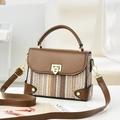 Bolso de mano retro marrón con paneles tejidos a rayas y correa dorada - Caqui oscuro