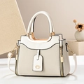 Bolso chic de cuero trenzado beige con asa metálica única y correa de hombro desmontable - Blanco Roto