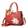 Bolso de mano de cuero PU rojo oscuro con bordado de lirio blanco y pañuelo de seda - Rojo Vino con Bordado de Peonía