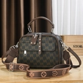 Borsa a mano rotonda vintage da donna con stampa monogramma M e tracolla larga - caffè