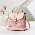 Mini sac bandoulière jacquard géométrique rose et blanc avec fermoir dessin animé doré - Rose