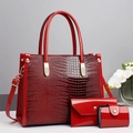 Set borse rosse con trama a coccodrillo, borsa a mano grande e portafoglio piatto - Rosso