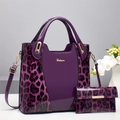 Set borsa a mano e portafoglio in pelle verniciata leopardata viola con finitura lucida - Viola