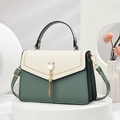 Retro cream and green contrasting handbag with cat-shaped metal clasp and fringe - 23*8*16CM / Green
