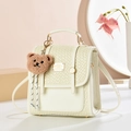 Mini zaino beige con texture intrecciata e ciondolo orsetto per donne alla moda - Stile Intrecciato / Bianco