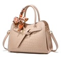 Bolso de mano beige con textura de cocodrilo, pañuelo de seda elegante y bandolera - 28*11*20CM / Caqui