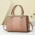 Elegante khakifarbene Handtasche mit Krokodilprägung, Rundgriffen und Goldlogo - Khaki