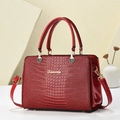 Borsa a mano rosso scuro con stampa coccodrillo, dettagli dorati e tracolla rimovibile - 24*12*17CM / Rosso Vino