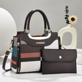Ensemble sac à main et portefeuille bicolore avec poignée en U et plaque métallique - Marron