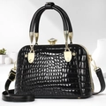 Sac à main noir brillant en forme de coquille avec motif crocodile et fermoir cristal - 25*11*17CM / Noir