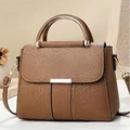 Sac à main en cuir litchi marron avec poignées dorées et bandoulière réglable pratique - Kaki