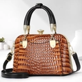 Detail of vintage brown crocodile texture handbag with gold clasp and black handle - 25*11*17CM / Earthy Yellow