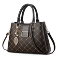 Sac fourre-tout matelassé marron foncé pour femme avec motif floral et breloque dorée - 30*13*22CM / Café