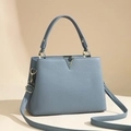 Elegante bolso de mano en cuero azul grisáceo con logo V y herrajes dorados - Azul