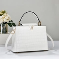 Weiße Handtasche mit Krokodilprägung, goldenem V-Logo und verstellbarem Schultergurt - 26*10*18CM / Weiß