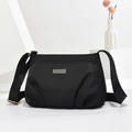 Borsa a tracolla minimalista in nylon nero da donna con dettagli in metallo dorato - 26x10x19CM / Nero (Oro Chiaro) Piccolo