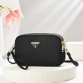 Sac caméra noir en nylon à trois couches avec détails dorés et bandoulière chic - Noir-Or Clair
