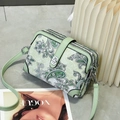 Mintgroene crossbodytas in Chinese stijl met paisley borduursel en drie ritssluitingen - Groen