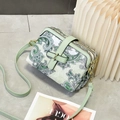 Petit sac bandoulière en toile à motif paisley vert menthe avec trois fermetures dorées - Vert
