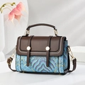 Vintage Umhängetasche für Damen aus blauem Jacquard-Stoff und braunem Lederbesatz - Blau