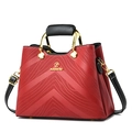 Bolso de mano para mujer en cuero rojo grabado con asas negras y detalles dorados - Burdeos