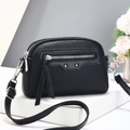 Sac bandoulière en cuir grainé noir avec clous argentés et double fermeture éclair - Horizontal / Noir