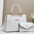 Conjunto de bolso blanco con efecto cocodrilo, herrajes dorados y sobre de mano a juego - Blanco