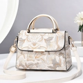 Sac à main blanc élégant avec broderies florales dorées et poignée métallique - Blanc
