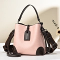 Fashionable pink bucket bag with brown leather trim and stylish patterned canvas shoulder strap - L23 W12 H22 / Pink