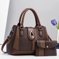 Braune Patchwork-Tragetasche mit Streifenstruktur, Metallschloss und kleiner Tasche - Komposittasche (L30 B13 H22) / Kaffeebraun