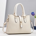 Bolso bandolera plisado blanco crema con herrajes dorados y asas superiores - Blanco Roto