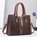 Borsa a mano da donna a righe color block con dettagli dorati e tracolla - 30x12x23cm / caffè