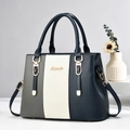 Borsa tote a tre colori con goffratura verticale e dettagli in metallo dorato - Blu