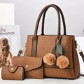 Dreiteiliges braunes Handtaschen-Set aus geprägtem Leder mit Webstruktur und Kirsch-Anhänger - Khaki