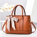 Sac seau en cuir marron avec foulard en soie sur la poignée et décor floral blanc - Jaune Terre