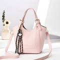 Rosafarbene Handtasche aus PU-Leder mit Litschi-Struktur und goldenen Beschlägen - L16 B11 H18 / Rosa