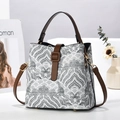 Borsa a tracolla alla moda con motivo a onde e cinturini in pelle marrone - Nero / 19*12*19CM