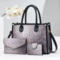 Dreiteiliges Damenhandtaschen-Set mit Krokodil-Struktur, Shopper, Clutch und Geldbörse - Grau
