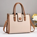 Elegante bolso tote de cuero granulado beige con ribete marrón y correa ajustable - Caqui Claro