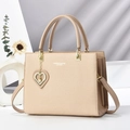 Bolso de mano estructurado beige con asas y colgante de perla corazón con luz suave - 25*11*19CM / Caqui Claro