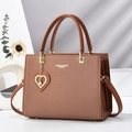 Bolso tote marrón con textura trenzada, colgante de perla y correa ajustable - 25*11*19CM / Amarillo Tierra
